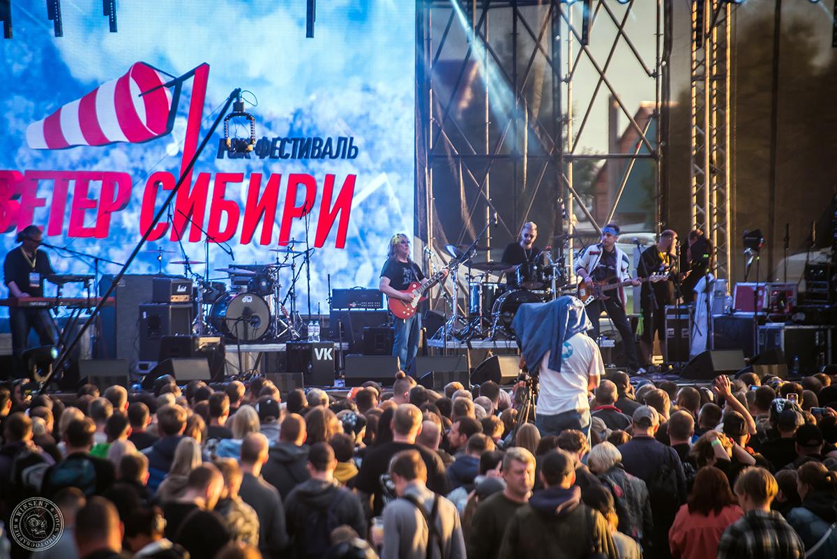 Фото В Новосибирске прошёл рок-фестиваль «Ветер Сибири-2023» 118